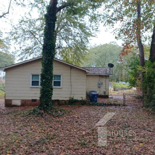 Building Photo - 714 Farley Ave