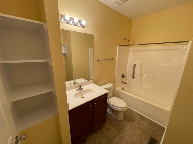 Building Photo - Nice 1 bed/1 bath duplex minutes from downtown Raleigh