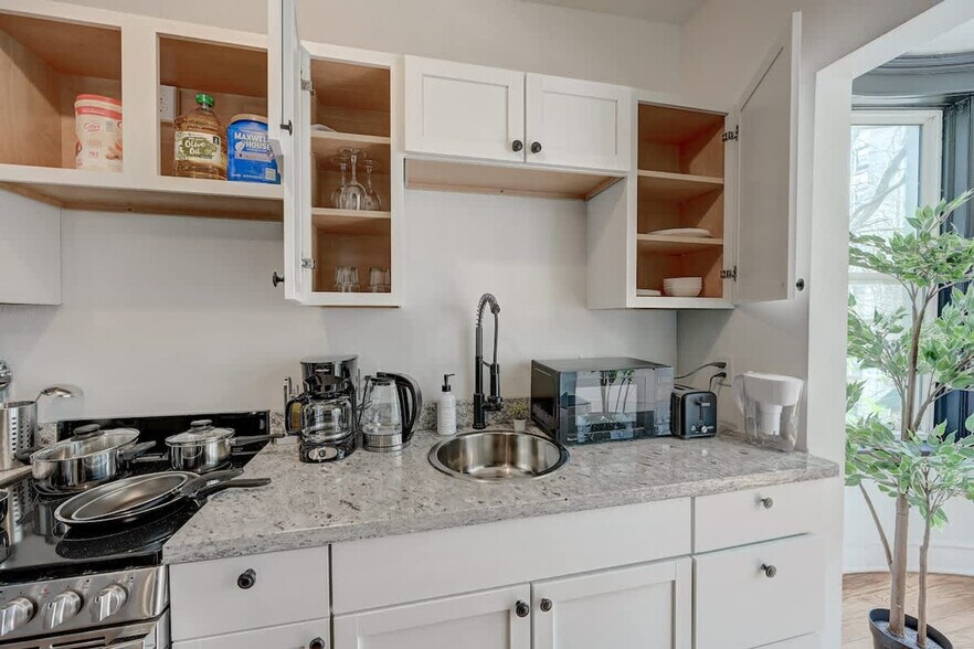 Building Photo - 1930 N Prospect Ave