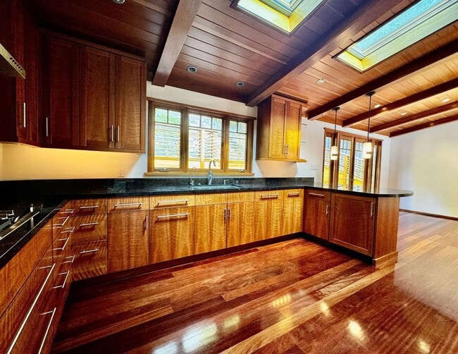 Building Photo - Private. Polished. Perfectly Larkspur.