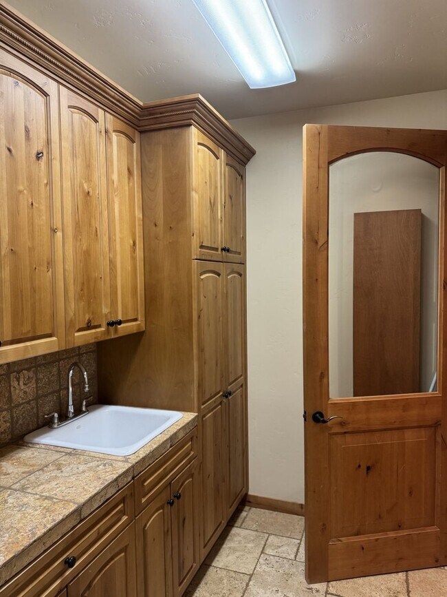 Building Photo - Luxury 5-Bedroom, 6-Bathroom Mountain Retreat – Hot Tub, Fireplaces, & More!