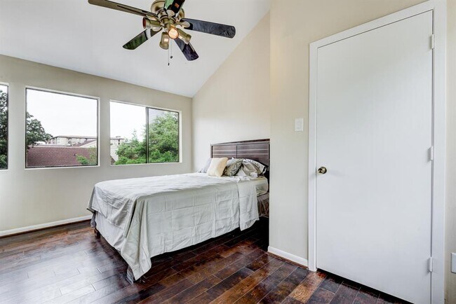 Building Photo - 4734 Post Oak Timber Dr