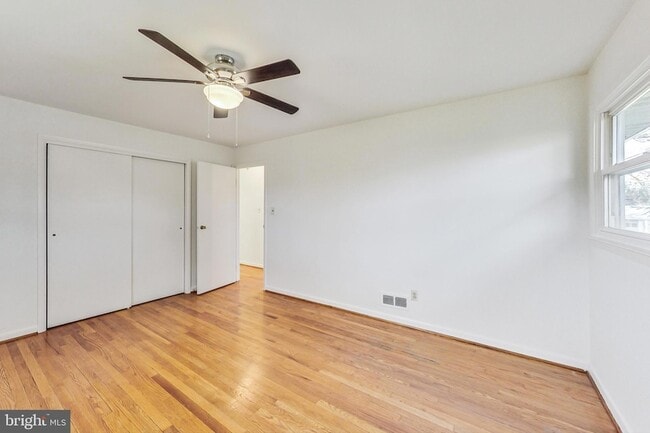 Building Photo - 1208 Pinewood Dr