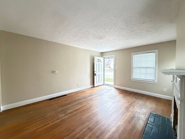 Building Photo - 3 bedroom charmer in Germantown