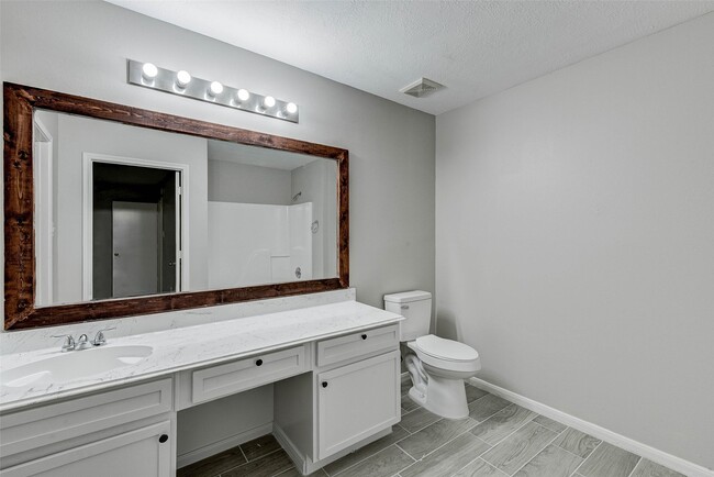 Building Photo - 7815 Barnhill Dr