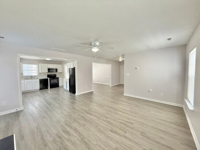 Building Photo - Updated 4BD, 2.5BA Raleigh Home With Easy ...