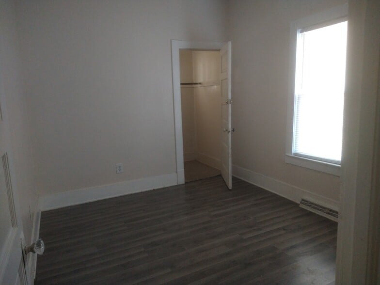 Bedroom - 1759 Barrows St