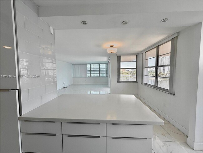 Building Photo - 18081 Biscayne Blvd