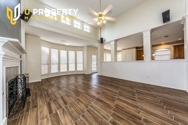 Building Photo - 6 Bedrooms, 3 garage space house. US75 & A...