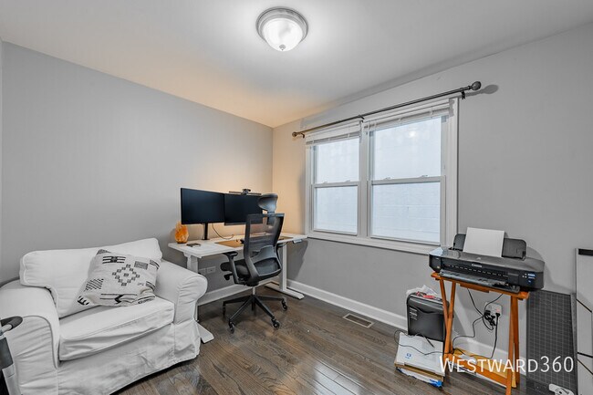 Building Photo - 1733 N Artesian Ave