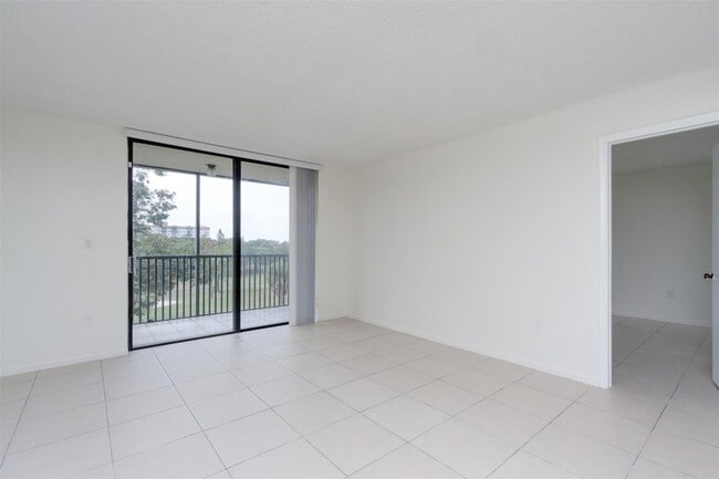 Building Photo - 5550 NW 44th St