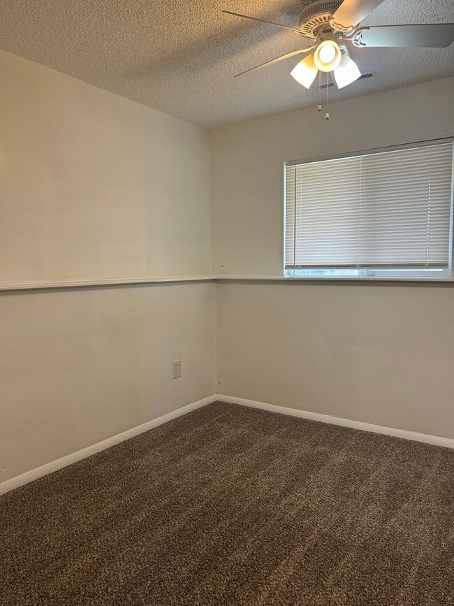 Building Photo - $1950 2 Bed/2 Bath + Bonus Room On Spacious Corner Lot off Briargate