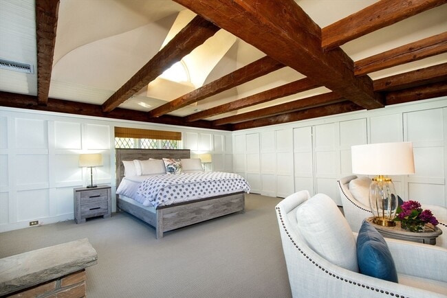 Building Photo - 19 Hobart Ln