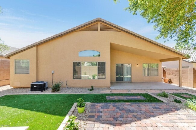 Building Photo - Gorgeous 4 Bed Single Level Norterra Home