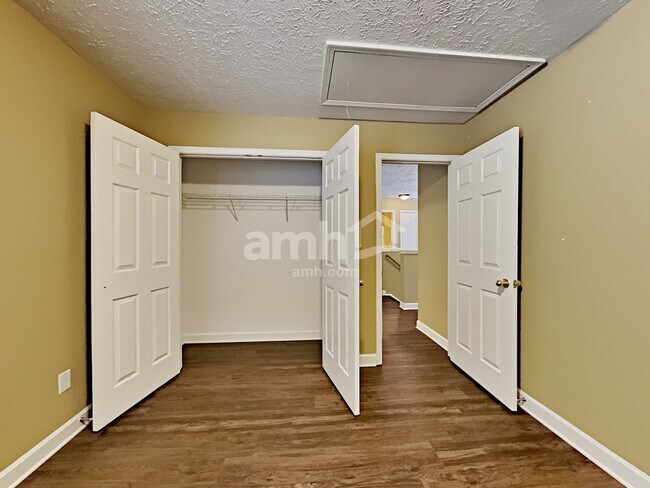 Building Photo - 156 Sundance Way