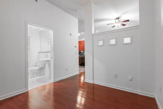 Building Photo - 2125 Southend Dr