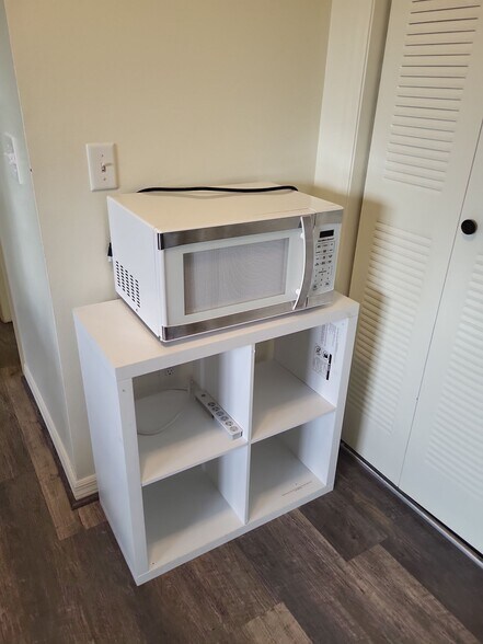 Building Photo - 943 SE Mayo Dr