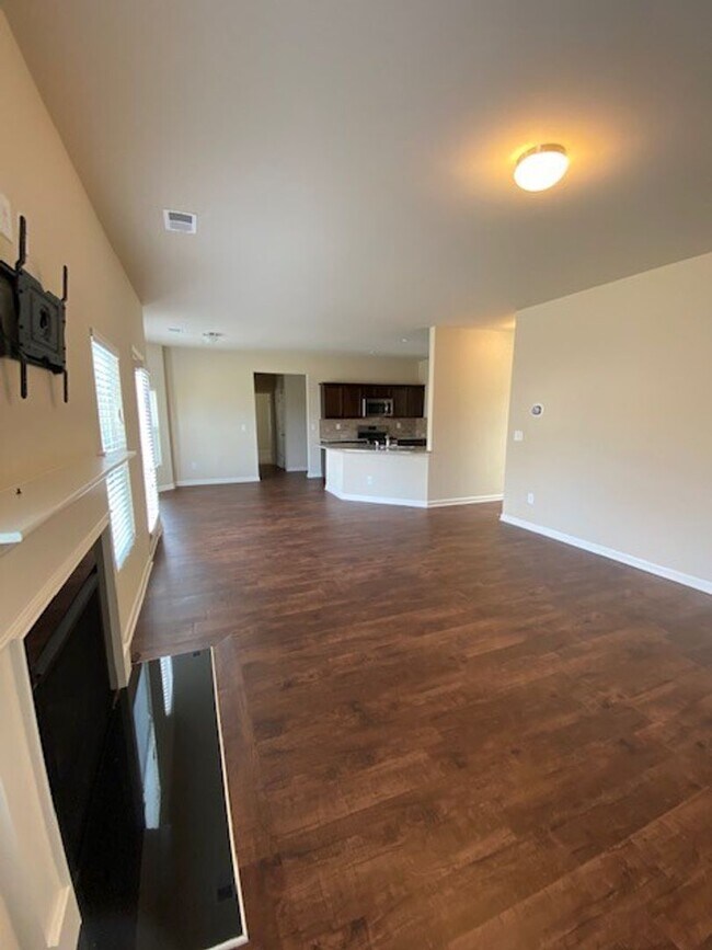 Building Photo - 4702 Southwind Rd