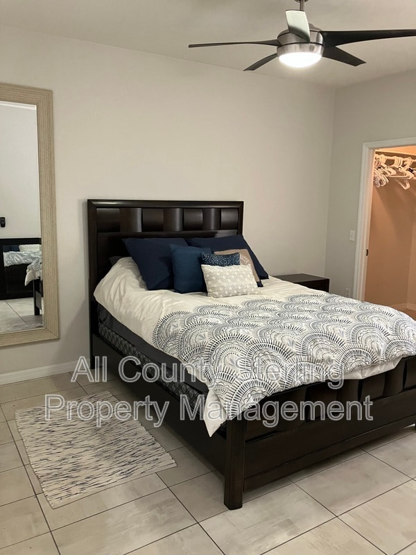 Building Photo - 4700 SW Archer Rd