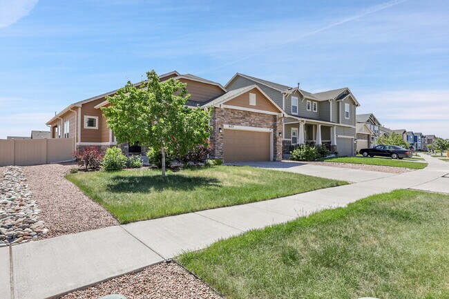 Building Photo - $2,940.95, $300.00 off the first month's rent, 6 Bedrooms, 3 Bathrooms, Single Family Home in Col...