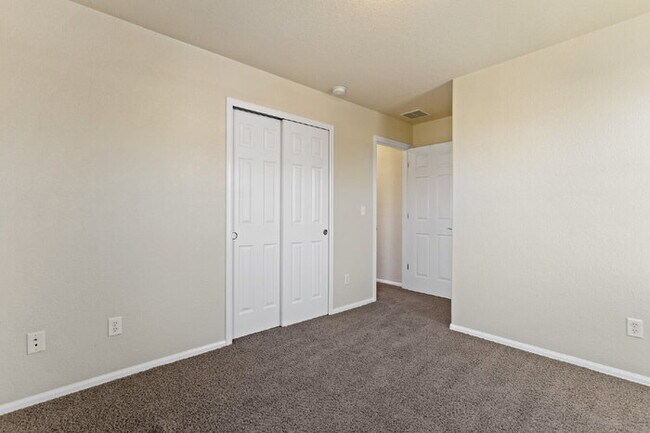 Building Photo - Spacious End-Unit Townhome with Greenbelt Views and Detached 2-Car Garage