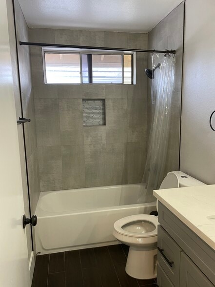 Upstairs (Guest) bathroom - 3736 Armitage Ave