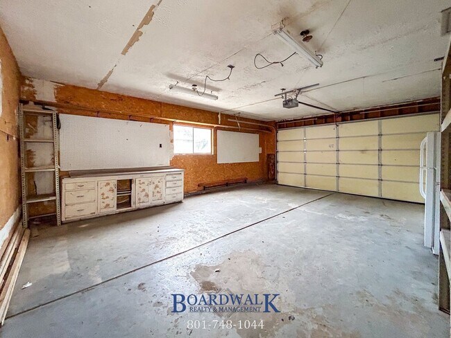 Building Photo - 2106 Western Charm Dr