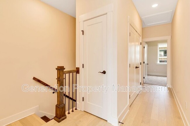 Building Photo - 733 N Market St