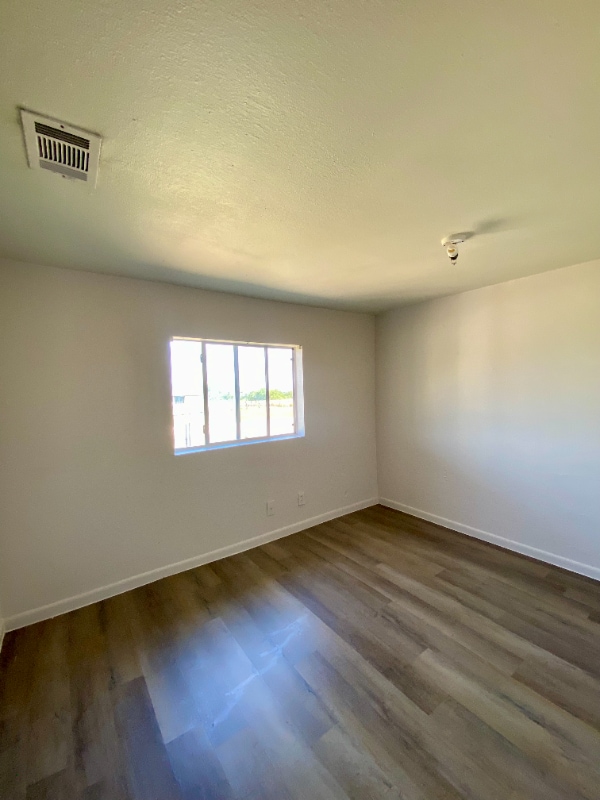 Building Photo - 415 Jasmine Ln