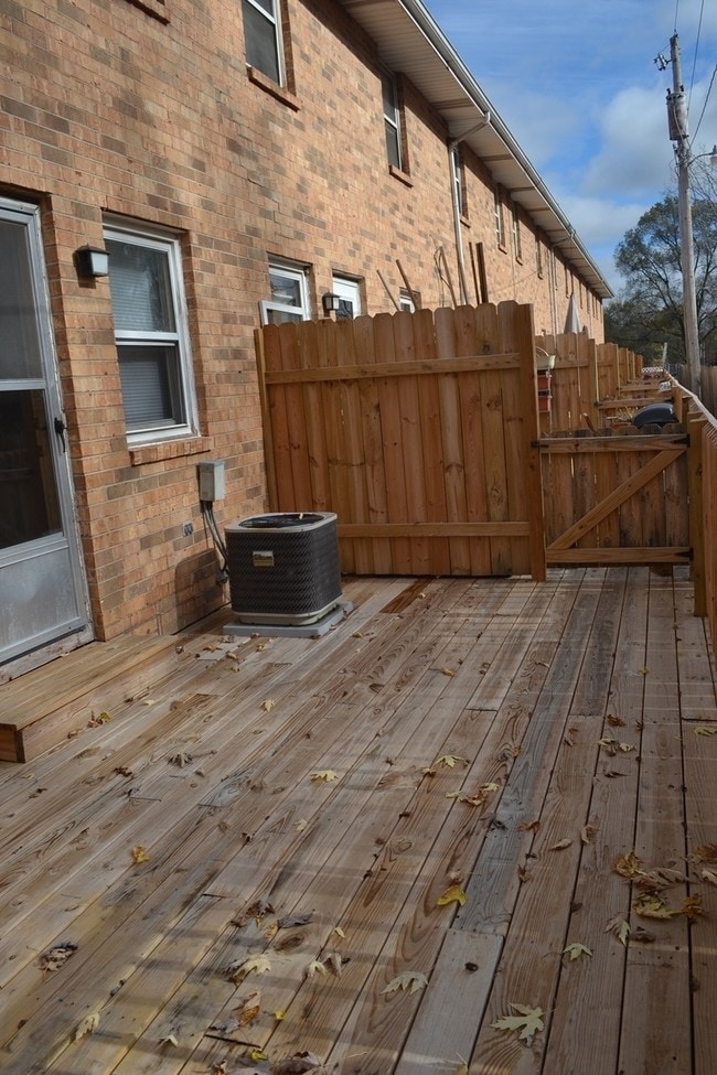 Building Photo - Bennett Street Townhomes