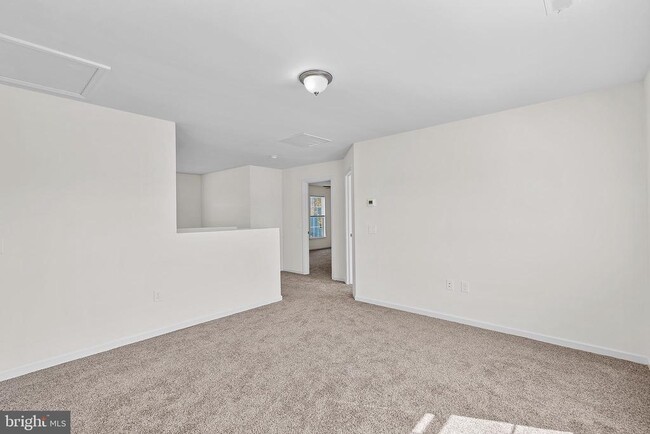 Building Photo - 100 Holiday Ct