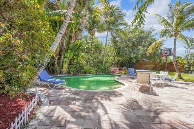 Building Photo - 254 NW 6th Ave