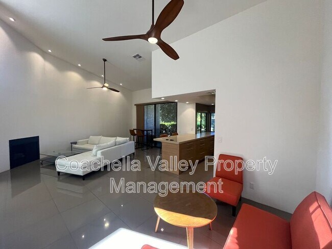 Building Photo - 287 S Civic Dr