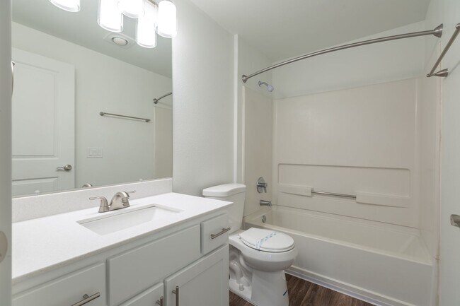 Building Photo - Spacious One Bedroom in Forest Setting! One Month Free!