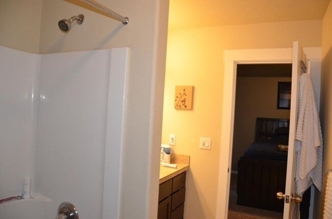 Building Photo - North Plains Single Family Home