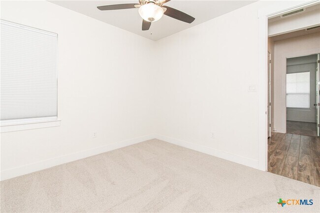 Building Photo - 308 Saturnia Dr