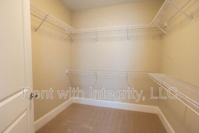 Building Photo - 165 Benoit Cir