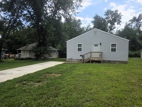 Building Photo - 2842 W Elm St