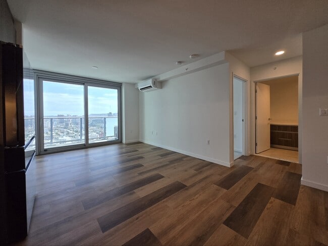 Building Photo - 1500 Rycroft St