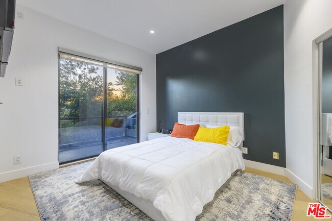 Building Photo - 2271 Gloaming Way