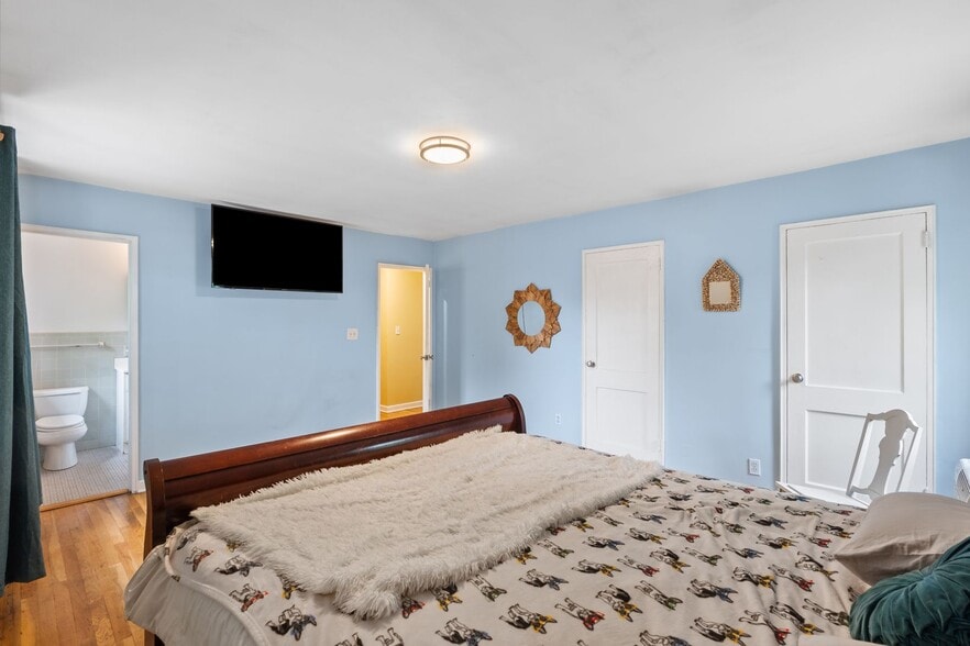 Primary Bedroom - 33B Troy Dr