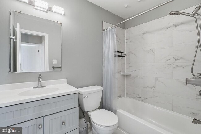 Building Photo - 9175 Broken Oak Pl