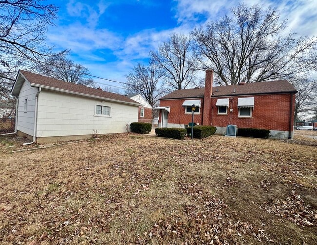 Building Photo - 1465 W Duchesne Dr