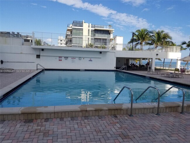 Building Photo - 2301 S Ocean Dr