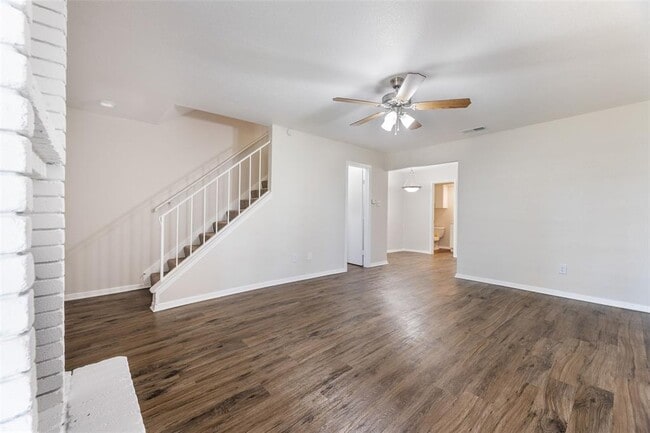 Primary Photo - 210 W Lake Dr