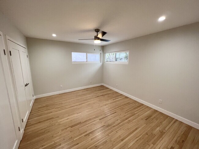 Building Photo - Modern Pet-Friendly Hawthorne Home With Ga...