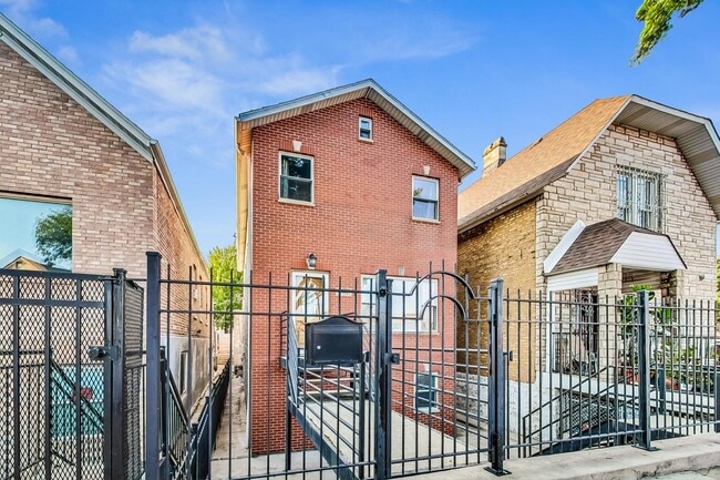 Building Photo - 2002 W Coulter St