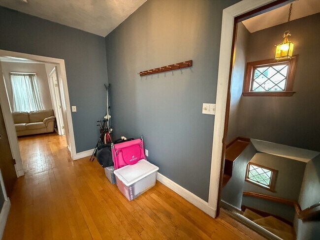 Building Photo - 56 Bowdoin St