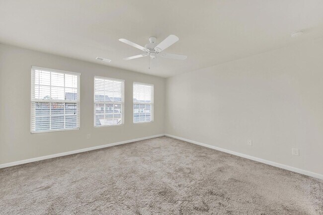 Building Photo - Beautiful Townhome in Indian Land