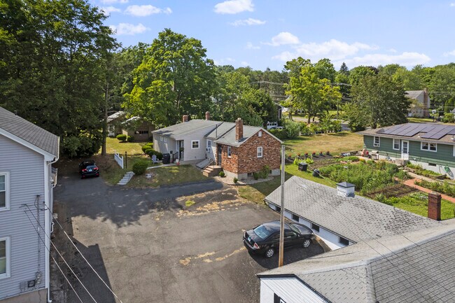 Building Photo - 160 Beecher St